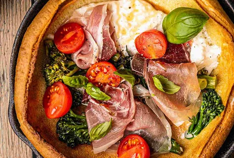 Dutch baby pannenkoek met burrata en prosciutto