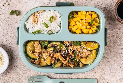 Rijstkom met kalkoen en courgette