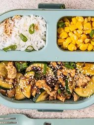 Rijstkom met kalkoen en courgette