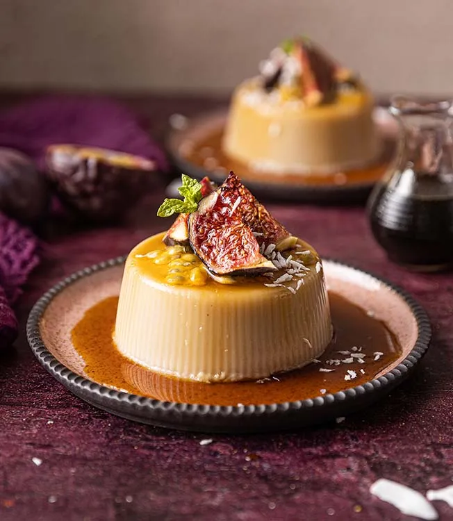 Kokos-panna cotta met soja-gembersiroop