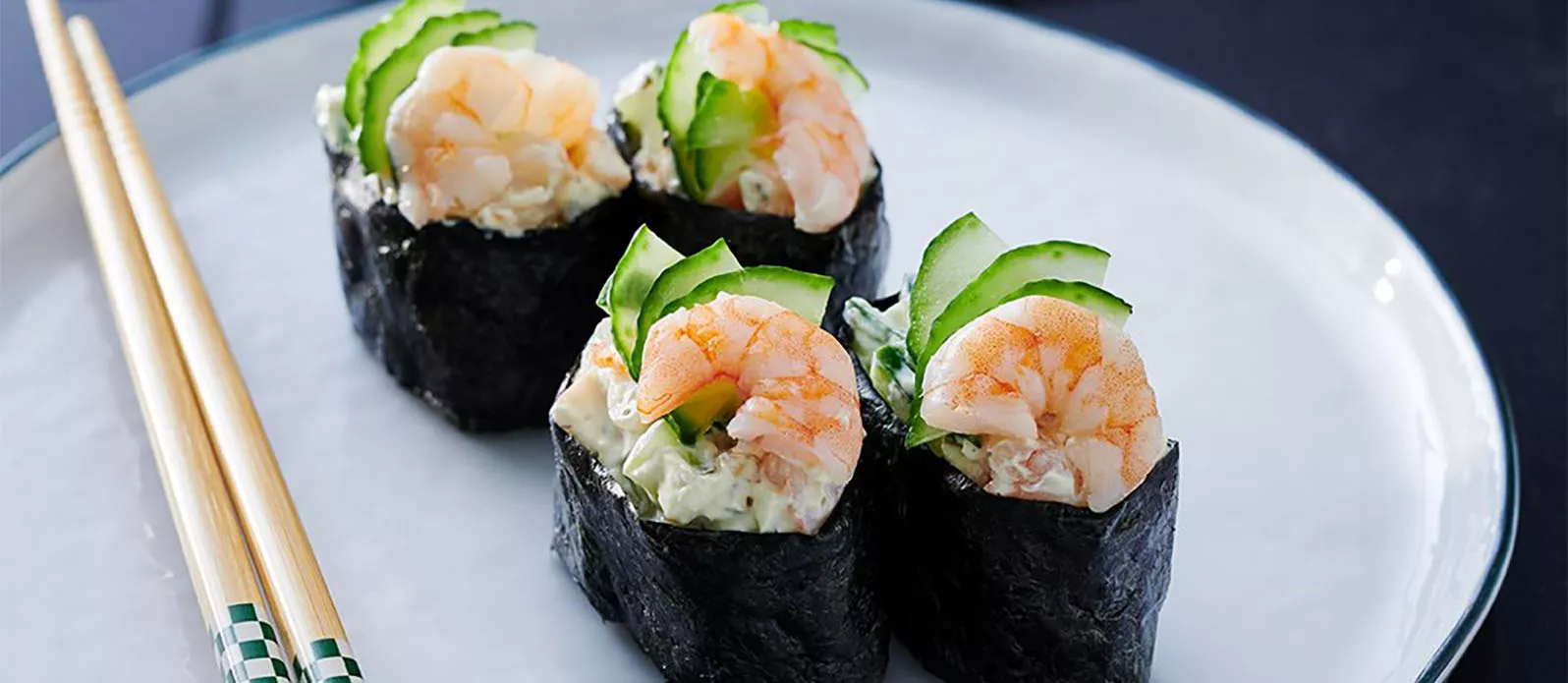 Gunkan-makisushi met garnalen & komkommer