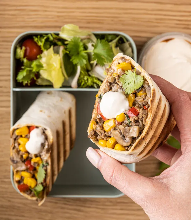 Burrito van rundvlees, champignons en maïs