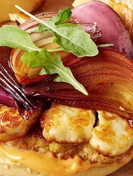 Teriyaki bloemkoolburger met halloumi