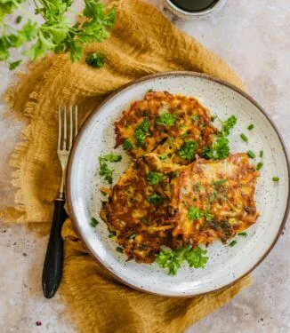 Pannenkoekjes van wortel en knolselderij met kruiden