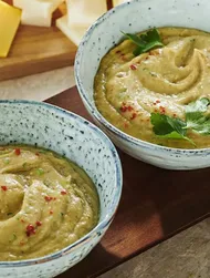 Aubergine-sojasausdip met knoflook