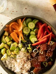 Pokébowl tonijn met zoete sojasaus
