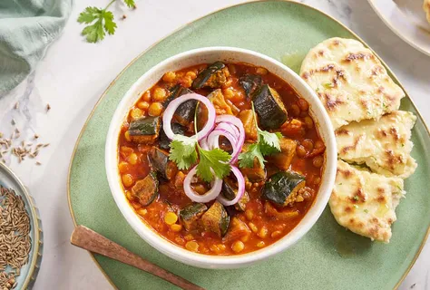 Rokerige chana dal met aubergine