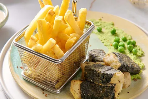 Vegan fish & chips met knolselderij & erwten