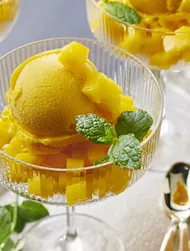 Super eenvoudige mangosorbet met slechts 2 ingrediënten