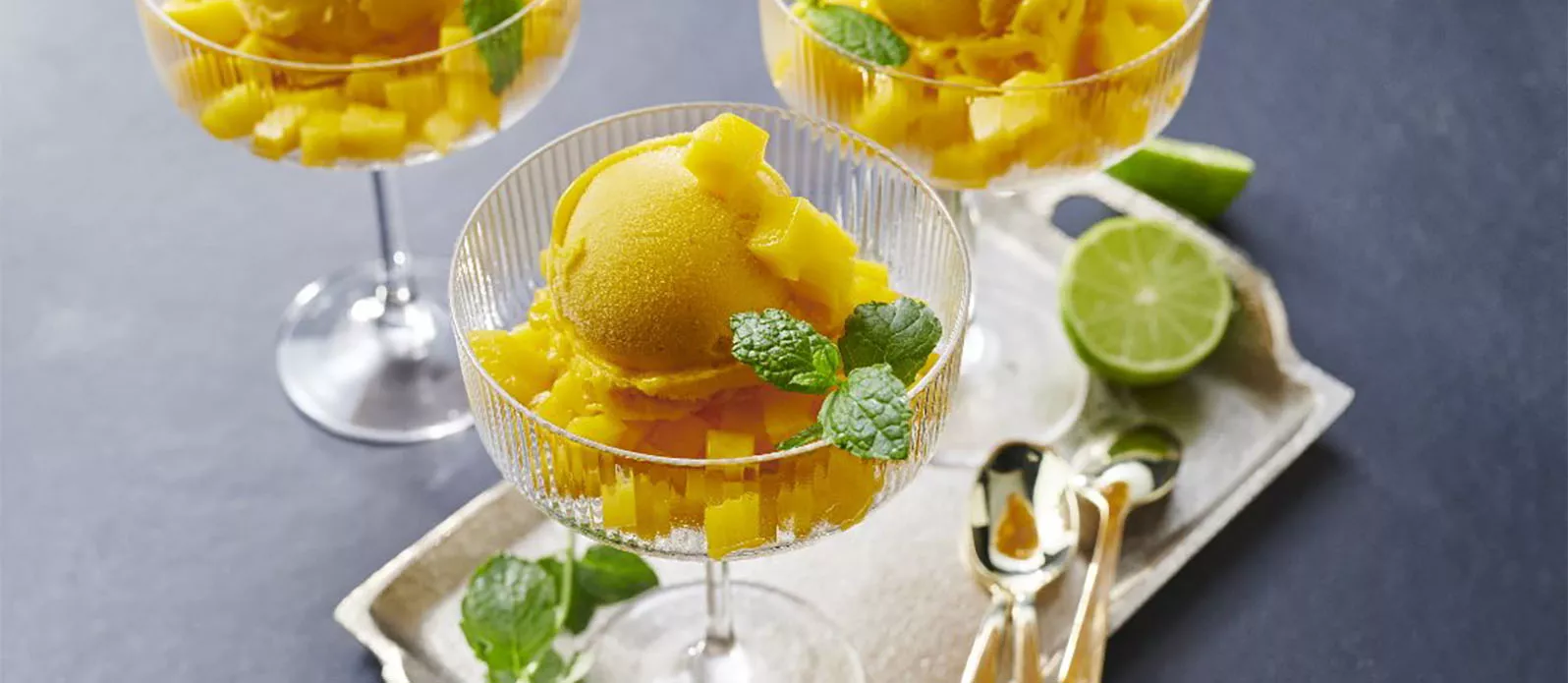 Super eenvoudige mangosorbet met slechts 2 ingrediënten