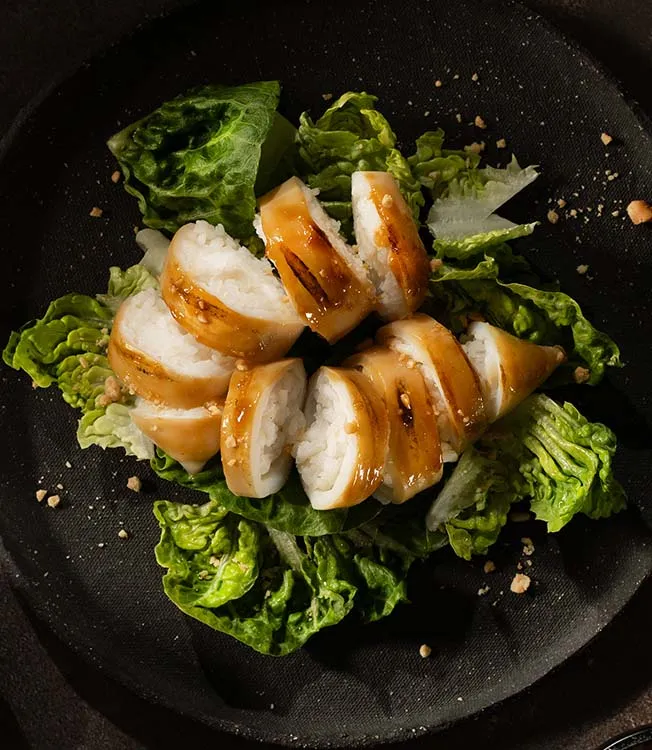 Teriyaki-inktvis gevuld met sushirijst