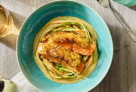 Krokante zalm op spaghetti-noodlenestje