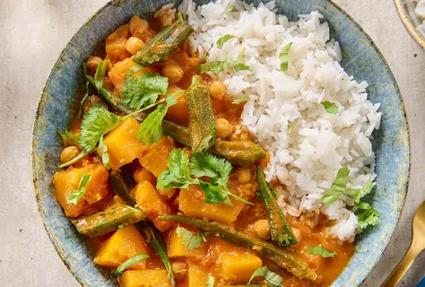 Pompoen‑okraragout met rijst