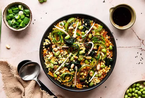 Couscous‑, edamame‑ & wakamesalade