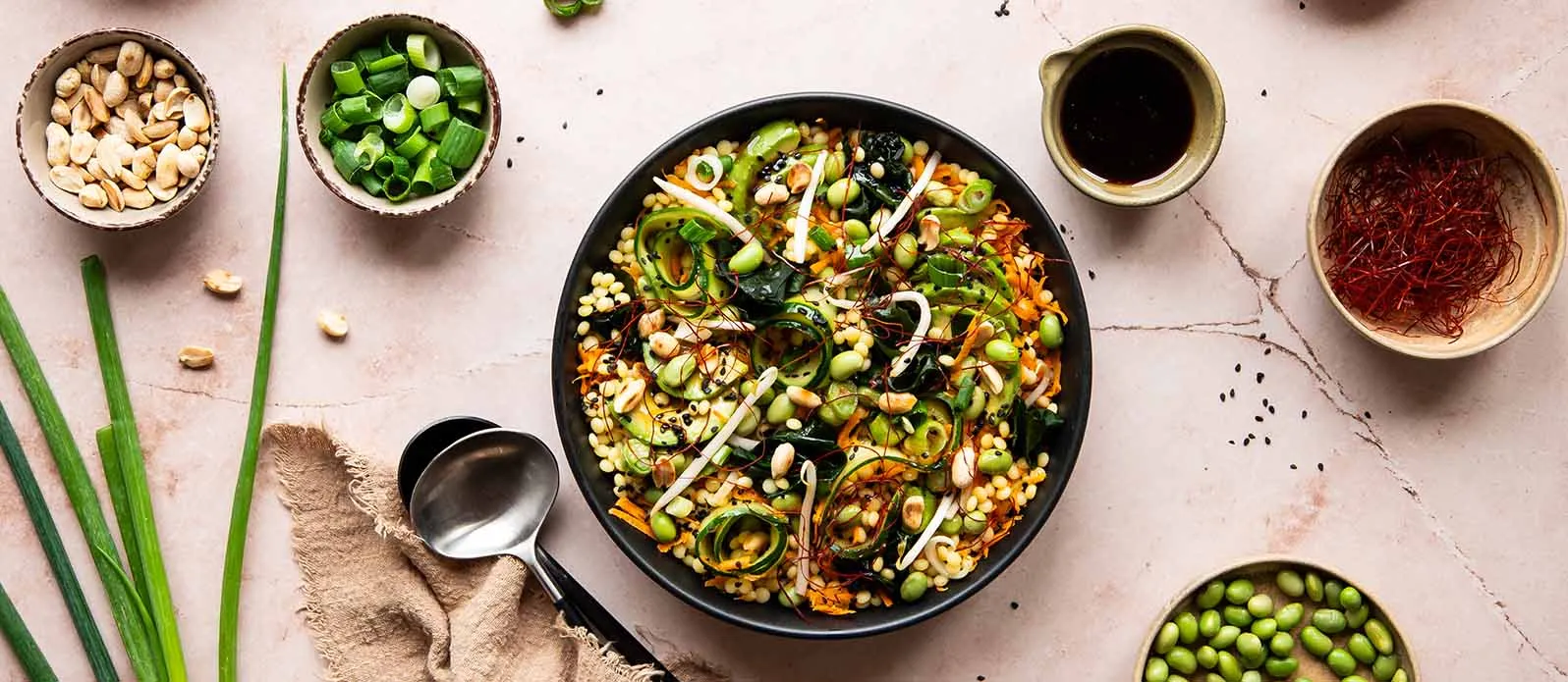 Couscous‑, edamame‑ & wakamesalade