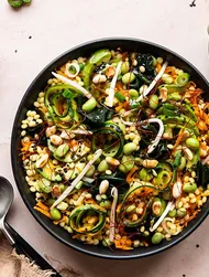 Couscous‑, edamame‑ & wakamesalade