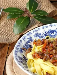 Tagliatelle met ragù bianco en sojasaus