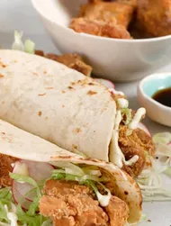 Kara-age (gefrituurde kip) taco's met citrusmayonaise