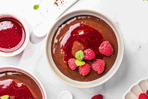 Chocolade-rijstpudding met frambozensaus