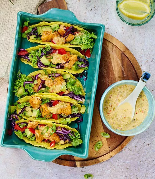 Ananas-mayonaisedip met zalmtaco’s