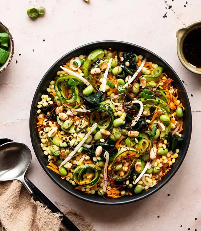 Couscous‑, edamame‑ & wakamesalade