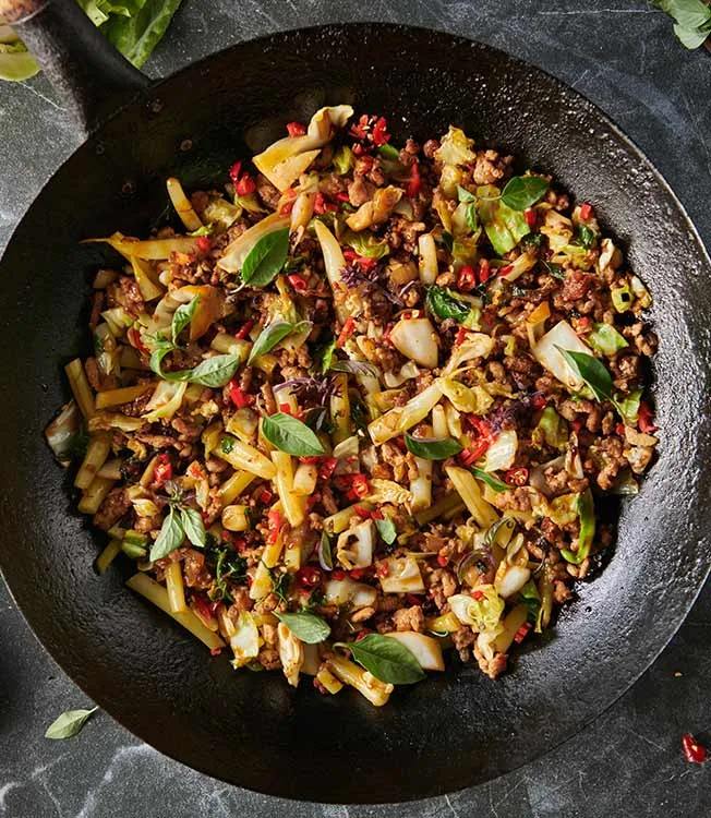 Thaise wok met varkensgehakt, kool & chili