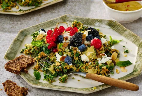 Broccolisalade met boerenkool en feta