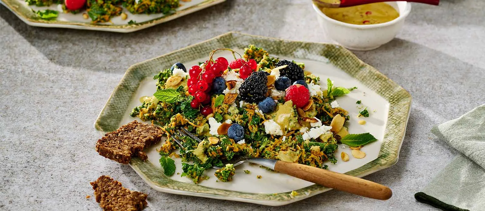Broccolisalade met boerenkool en feta