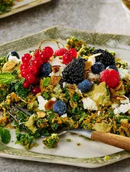 Broccolisalade met boerenkool en feta