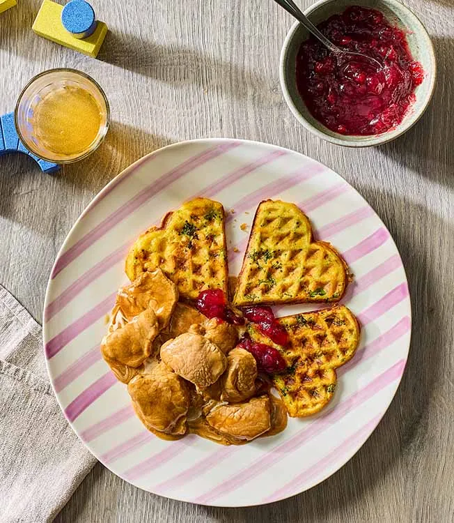 Gesneden kalfsvlees met zoeteaardappelwafels