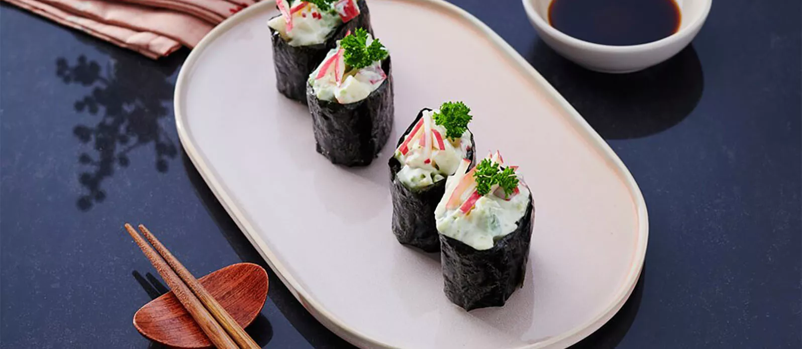 Vegetarische gunkan-makisushi met avocado & appel