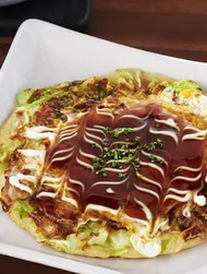 Okonomiyaki ‘Japanse hartige pannenkoek’ met vlees buta-tama