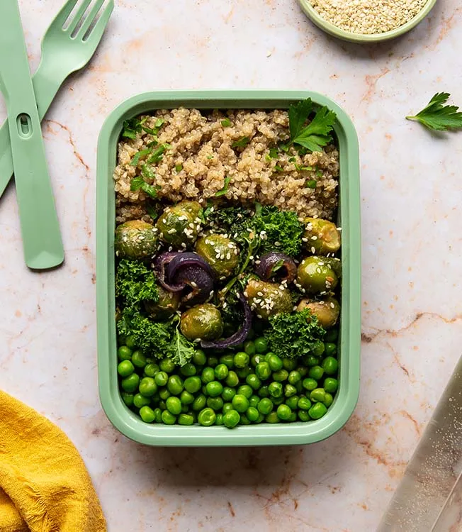 Tahini-soja geglaceerde groenten met quinoa