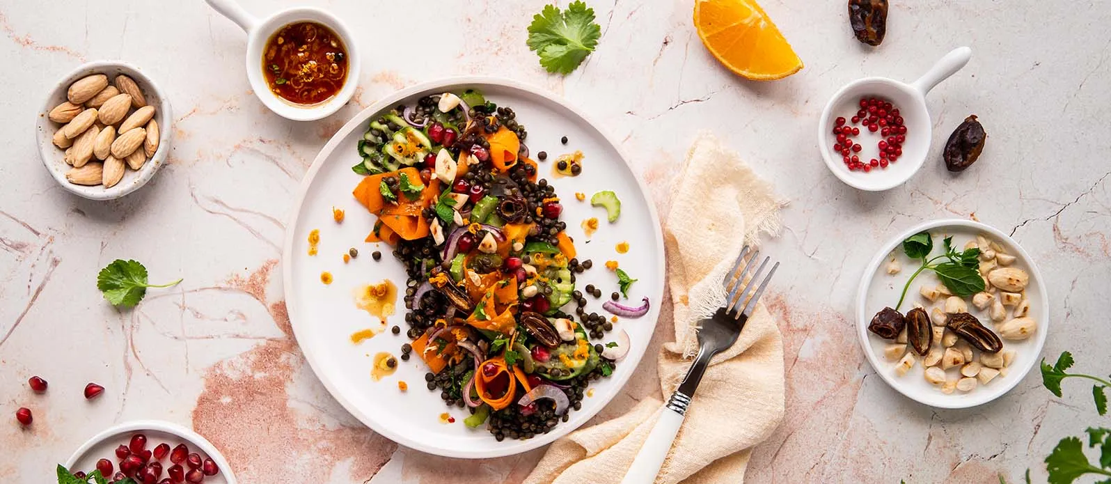 Linzensalade met dadels en citrusdressing