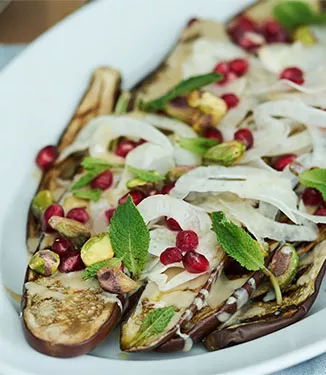 Gegrilde aubergine met soja-tahin-dressing
