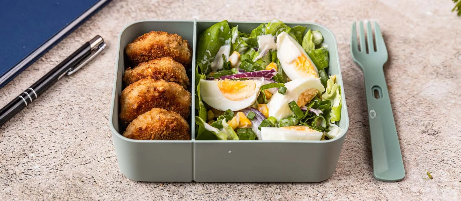 Miniburgers met yoghurtdip