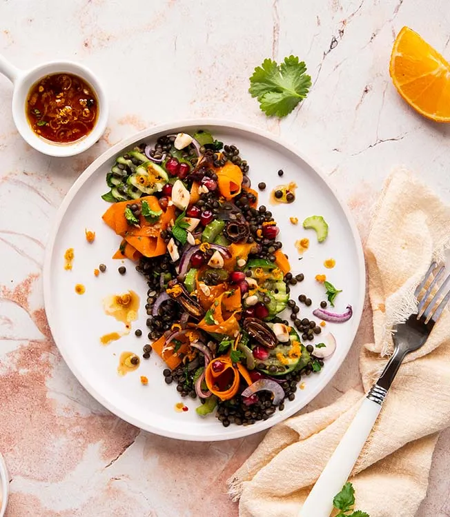 Linzensalade met dadels en citrusdressing
