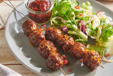 Gegrilde gehaktballetjes met cranberryglazuur