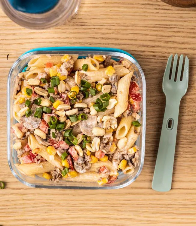 Pastasalade met rundvlees en champignons