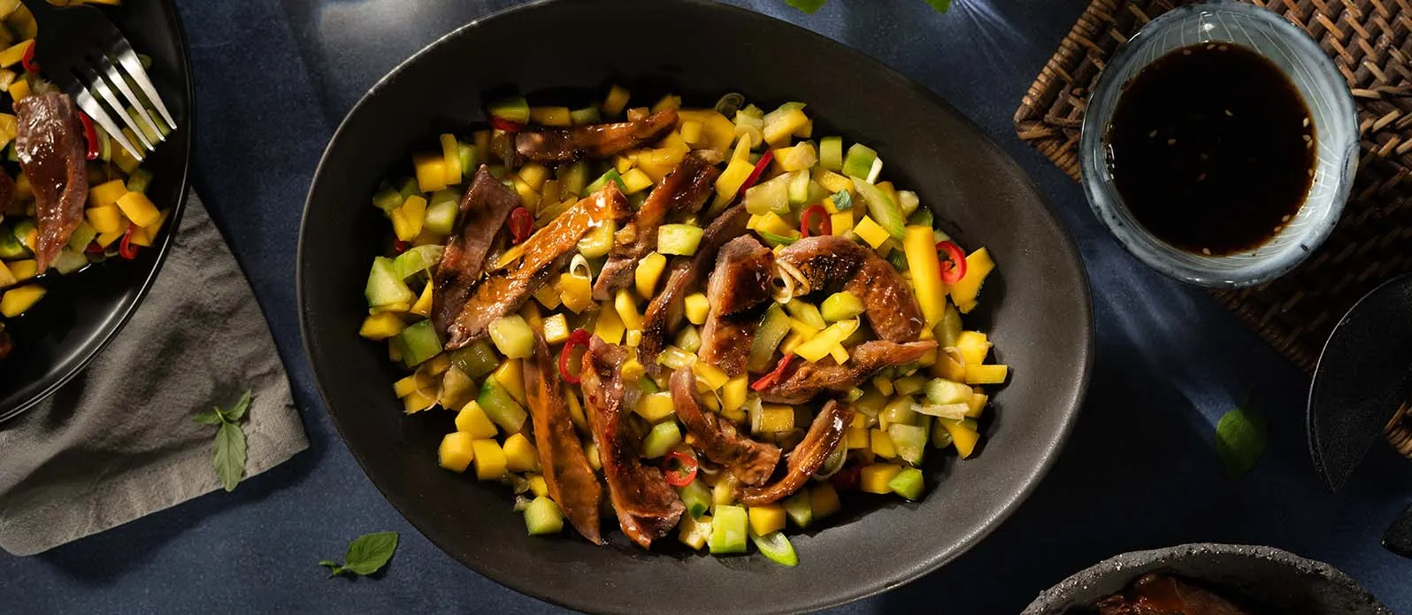 Teriyaki-eendensalade met Thaise basilicum