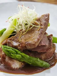 Makkelijk recept voor varkenssteaks met Aziatische gembersaus