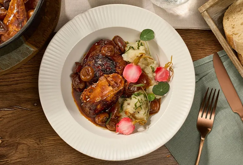 'Coq au Soy' met aardpeer en radijs