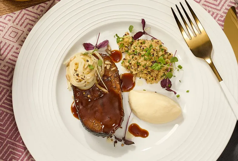 Gestoofde runderlap met knolselderij en quinoa