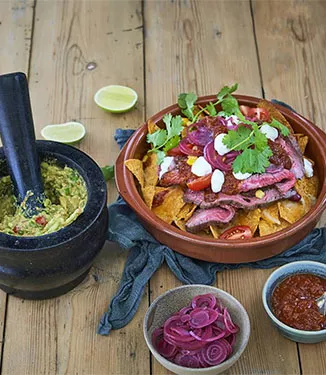 Loaded nacho's met guacamole en salsa