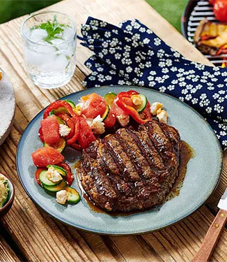 Whisky Rib-eye Steak met Komkommer- en Meloensalade