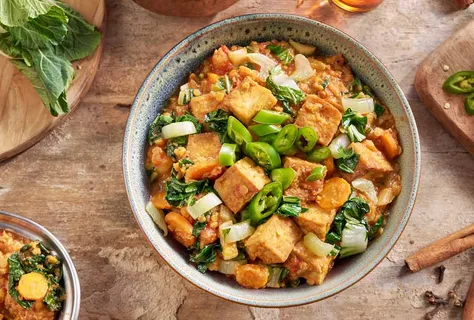 Dal met rode linzen, tofu en gember
