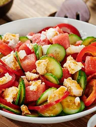Salade met komkommer en meloen