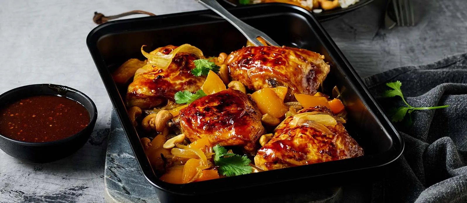 Gemarineerde kippendij met cashewnoten en paprika