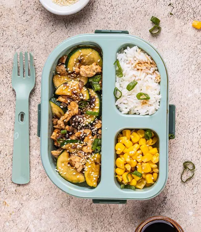 Rijstkom met kalkoen en courgette