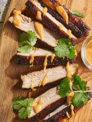 Gestoofd buikspek met appel- en mosterddressing